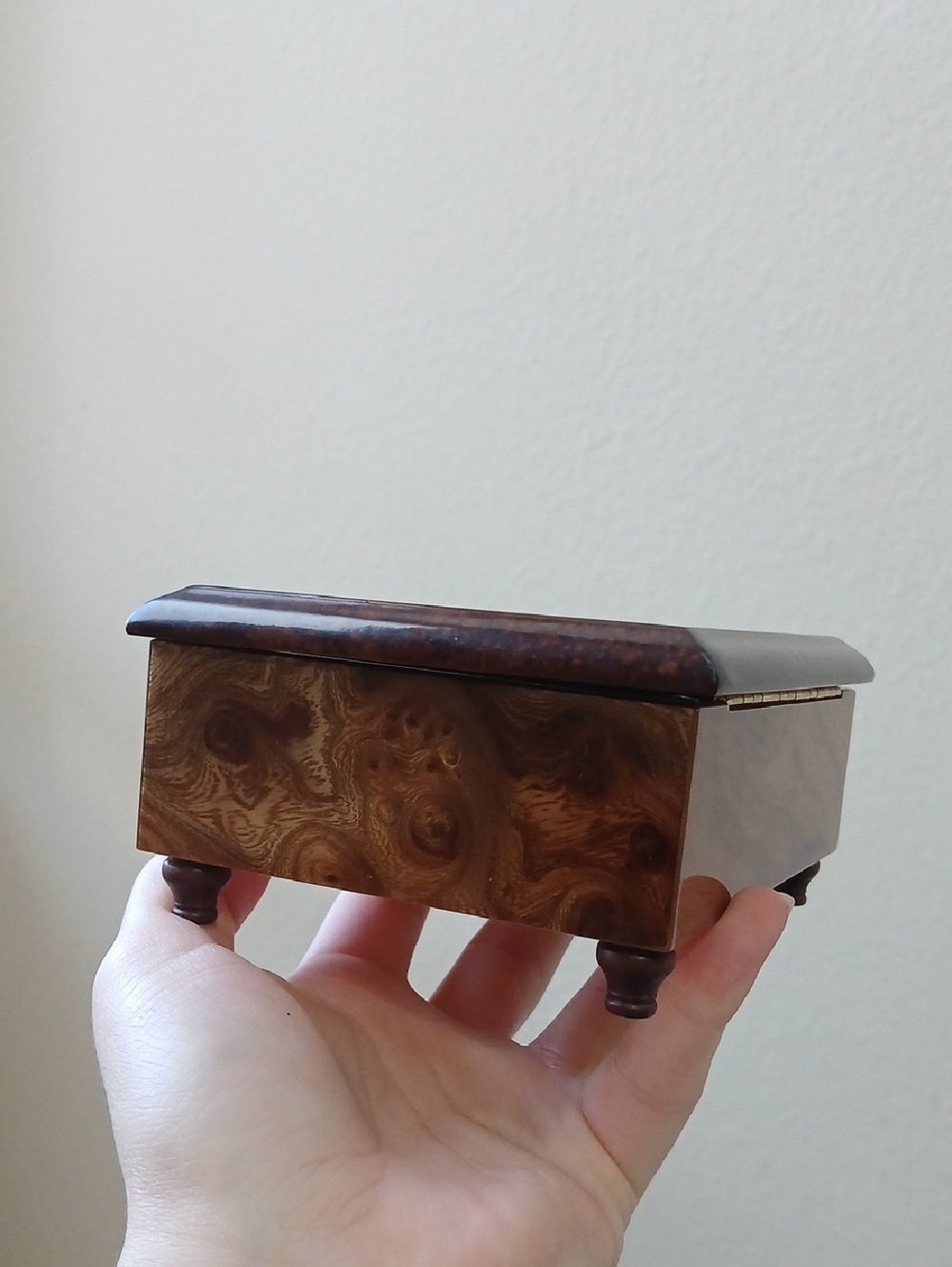 Hand Crafted Mahogany Wood Inlay Music Box with Mandolin Motif | Brown - Picture 7 of 7